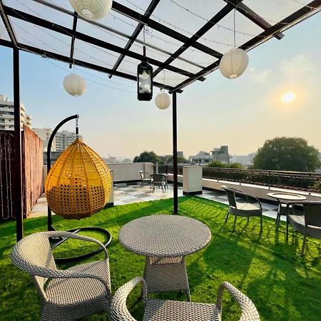 Olive Service Apartments - Golf Course Road Ґурґаон Екстер'єр фото