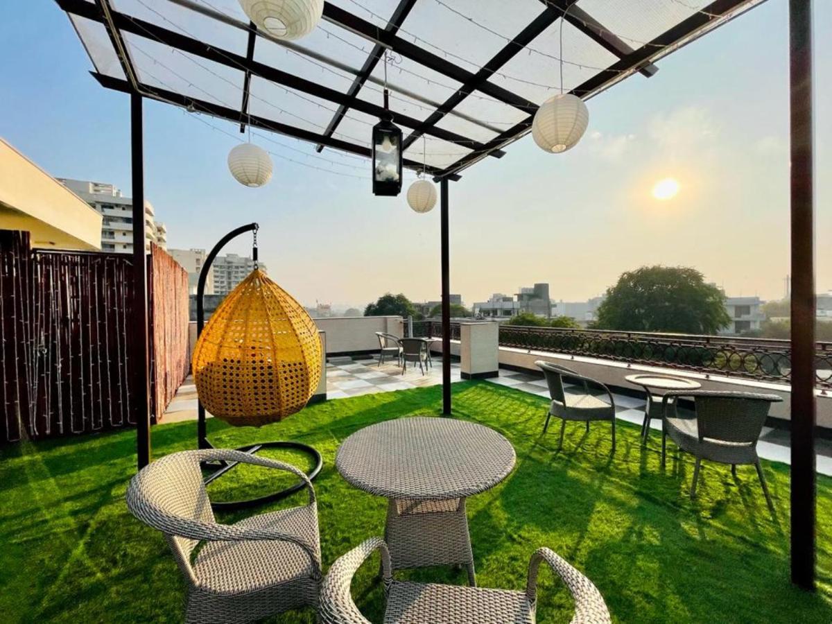 Olive Service Apartments - Golf Course Road Ґурґаон Екстер'єр фото