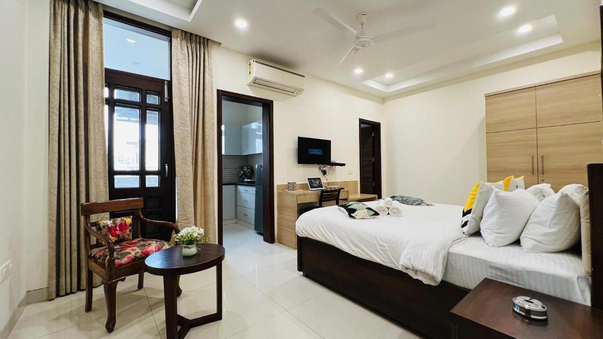 Olive Service Apartments - Golf Course Road Ґурґаон Номер фото